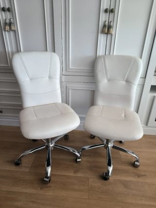 Sillas de oficina con fundas con estampado floral