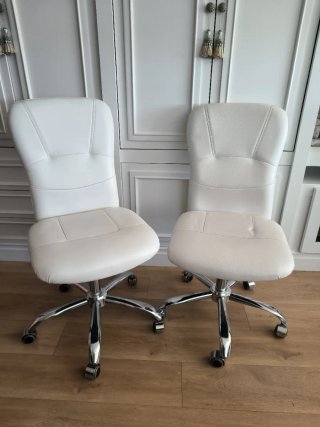 Sillas de oficina con fundas con estampado floral