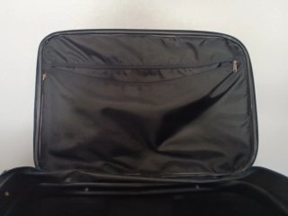 Maleta de viaje azul con ruedas