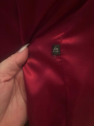 Chaquetón de pelo morado y rojo