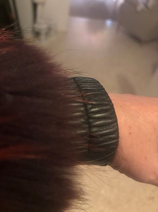 Chaquetón de pelo morado y rojo