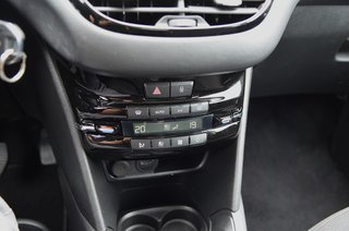 Peugeot 208 Premium Pack+Navegacion+Camara+100cv