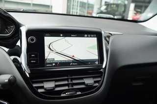 Peugeot 208 Premium Pack+Navegacion+Camara+100cv