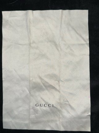 Gafas de sol Gucci negras logo dorado