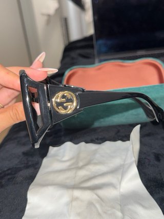 Gafas de sol Gucci negras logo dorado