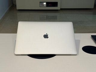 MacBook Pro 15" Touchbar i7/16/Grafica RADEON PRO