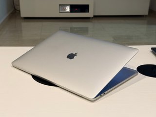 MacBook Pro 15" Touchbar i7/16/Grafica RADEON PRO