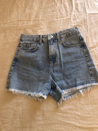 Shorts vaqueros Stradivarius con pedrería