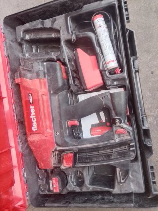 Caja de herramientas Fischer roja
