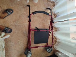 Andador para mayores con asiento