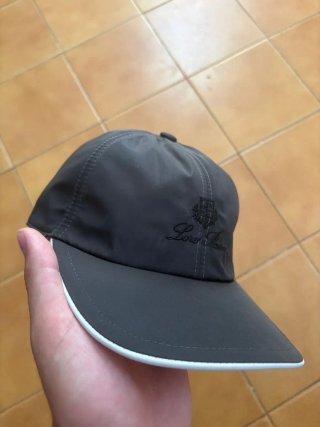 Gorra Loro Piana Gris y Blanca