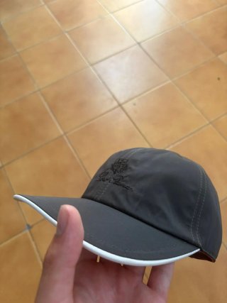 Gorra Loro Piana Gris y Blanca