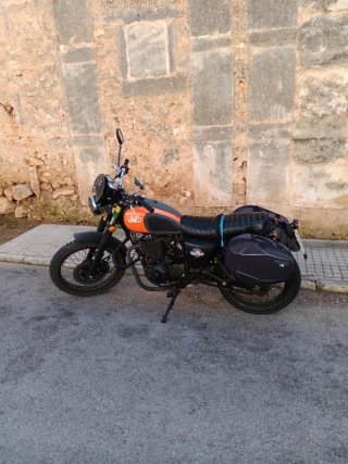 Moto Scrambler 400 Negra