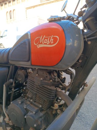 Moto Scrambler 400 Negra