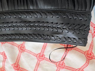 Falda negra corta con flecos