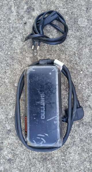 Bicicleta Eléctrica con Cesta Amarilla