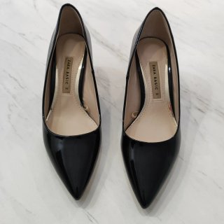 Zapatos de salón Zara tacón dorado