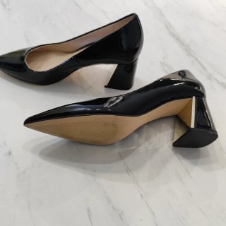 Zapatos de salón Zara tacón dorado