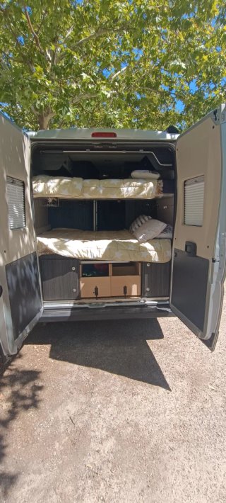 Se vende furgoneta camper del 2019 con 46000km