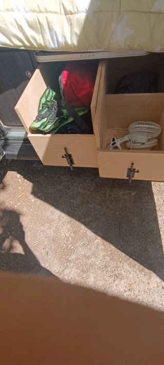 Se vende furgoneta camper del 2019 con 46000km