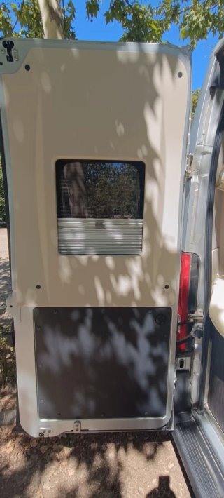 Se vende furgoneta camper del 2019 con 46000km