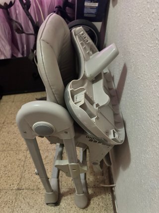 Trona de bebé gris