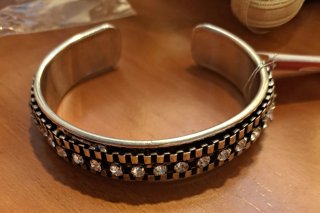 Pulsera Rígida Abierta con Cristales