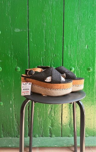 Sandalias Zara esparto cuña negras y beige