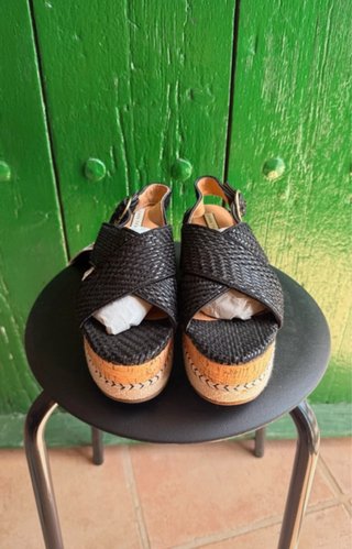 Sandalias Zara esparto cuña negras y beige