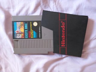 Nintendo NES con pistola y mandos