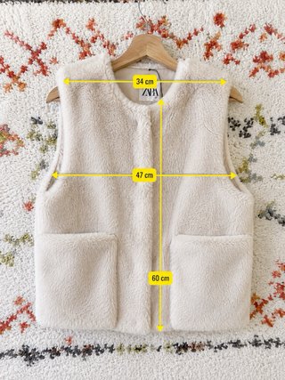 Chaleco pelo beige Zara para niñas 13-14 años