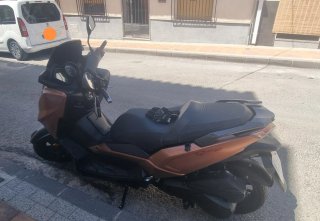 Moto scotter 125  Wottan Negra y Dorada Año 2017