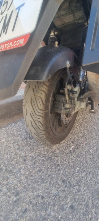 Moto scotter 125  Wottan Negra y Dorada Año 2017