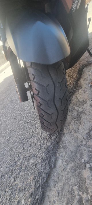 Moto scotter 125  Wottan Negra y Dorada Año 2017