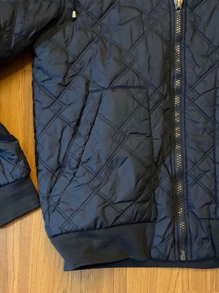 Anorak azul con capucha