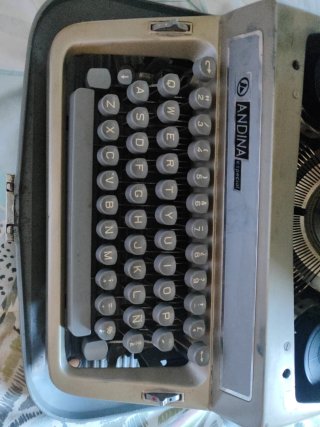 Máquina de escribir Andina portátil modelo 90