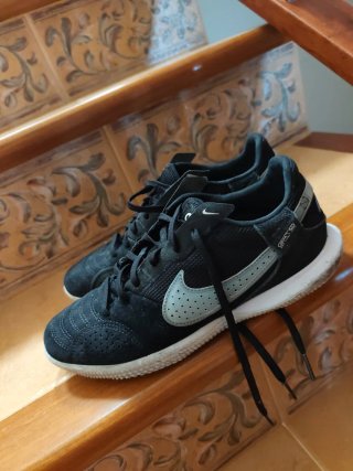 Nike Street Gato Negras y Grises