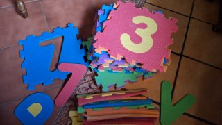 Alfombra puzzle números y letras