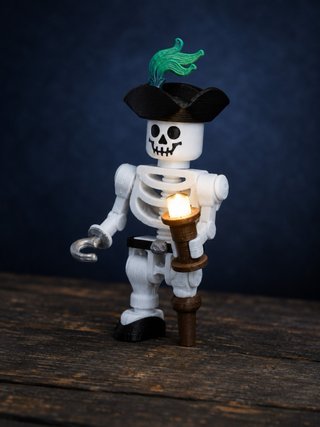 Scheletro Pirata 3D con Candela LED