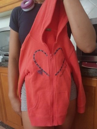 Sudadera niña Benetton con cremallera abierta