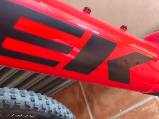 Bicicleta Eléctrica Trek Enduro Roja