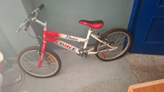 Bicicleta infantil J-BIKE roja y blanca