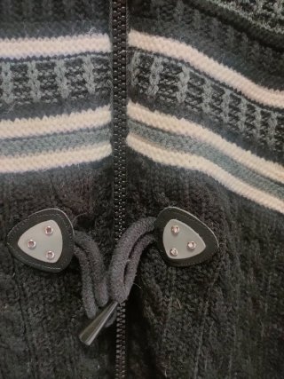 Cardigan con cappuccio e zip nero bianco