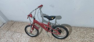 Bicicleta infantil roja