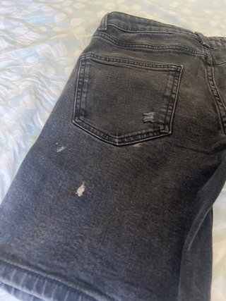Pantalón corto vaquero Bershka roto gris