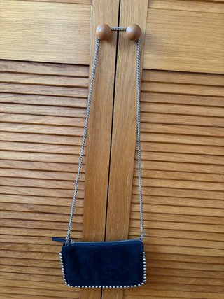 Bolso Zara negro tachuelas cadena.