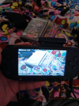 PSP con juegos, funda y cámara