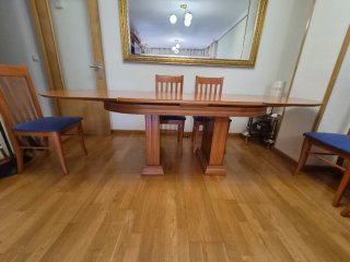 Mesa de comedor de madera