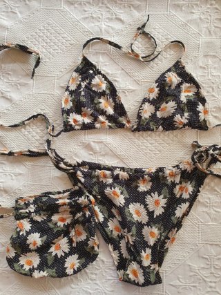 Bikini estampado flores y lunares