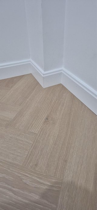 Instalación y Montaje de Puertas y Tarima